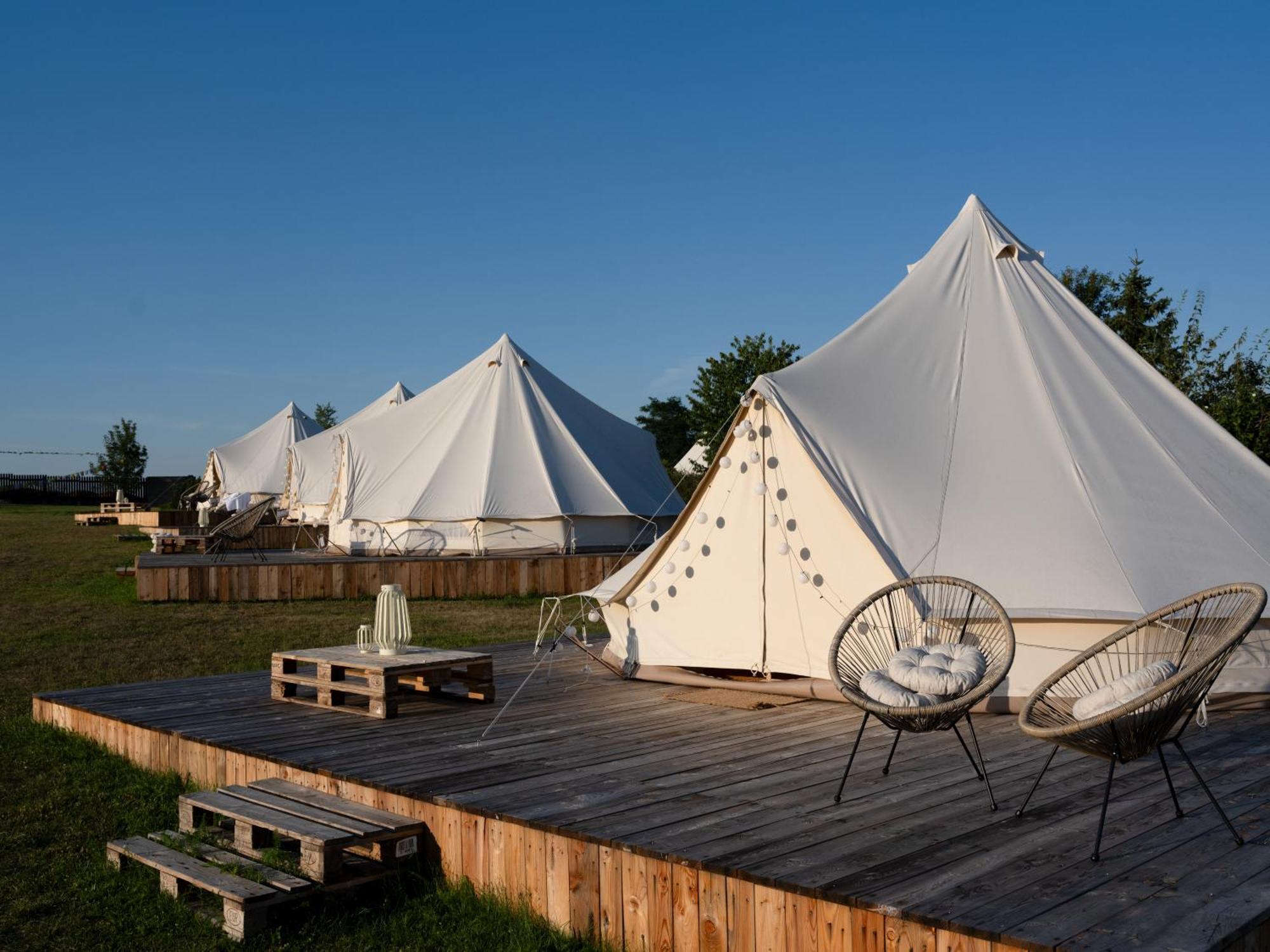 Campo de lujo Glamping Pospolu Mokrovraty